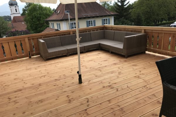 Terasse mit Geländer Hopferau