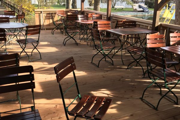 Terasse mit Geländer Roßhaupten